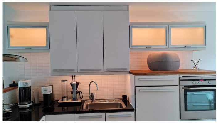 Kitchen cabinet lighting with warm light