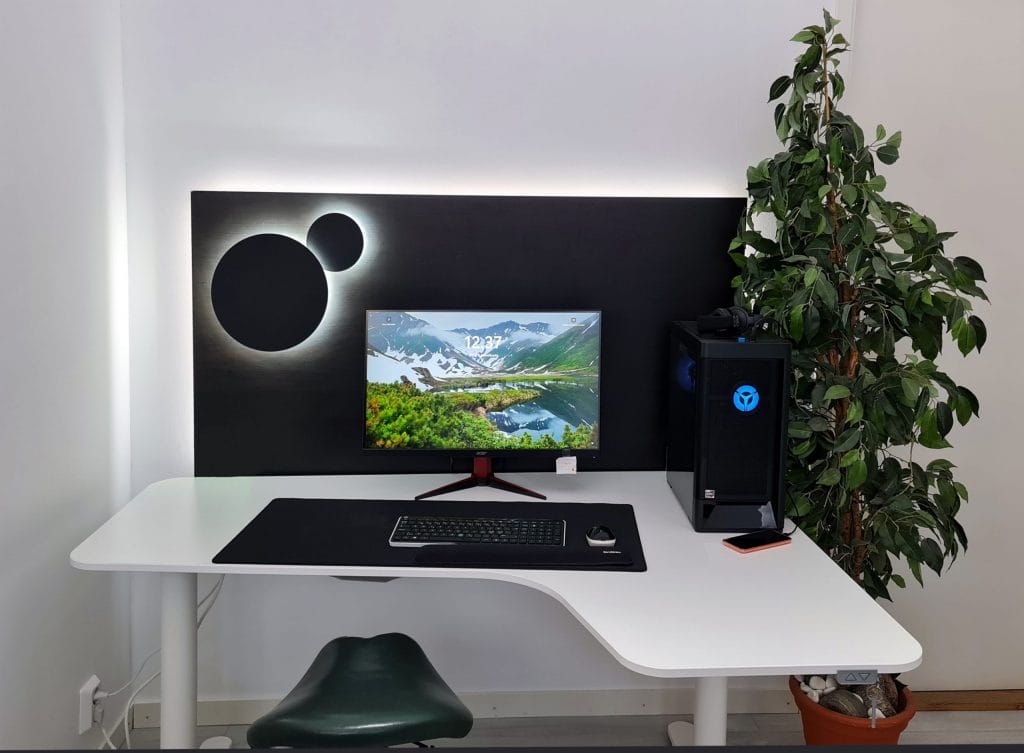 Stylish desk lighting