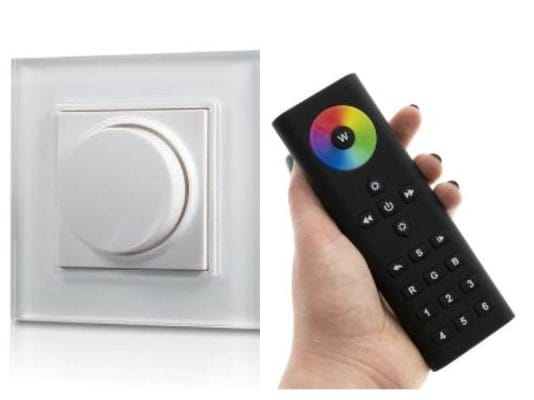 Kytkimet 5. kollaasi - LedStore LED-valojen kaukosäädin värikkäällä kosketuslevyllä ja painikkeilla, asennetun valkoisen himmentimen vieressä; parantaa kodin älykkään valaistuksen ohjausta.