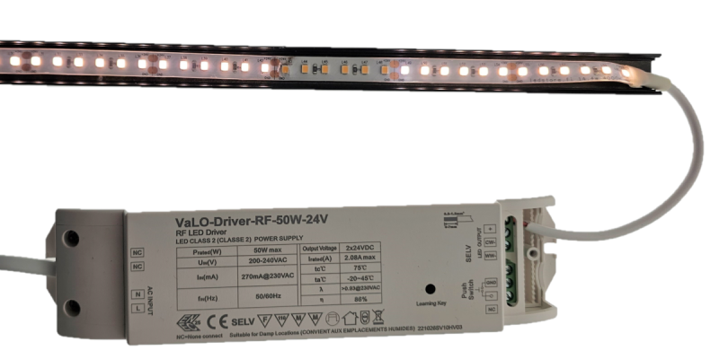 Osa Led valonausta on rikki ja led valonauha ei syty kokonaan.