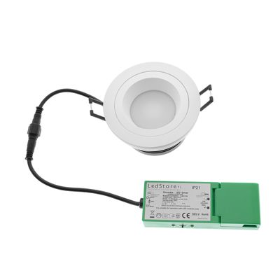 Faretto LED rotondo con clip in metallo, collegato a un alimentatore verde con un cavo nero. Ideale per l'illuminazione interna ad alta efficienza energetica.