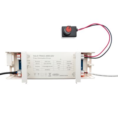 Dimmer triac a LED rettangolare bianco con cavi di collegamento e interruttore automatico inclusi.
