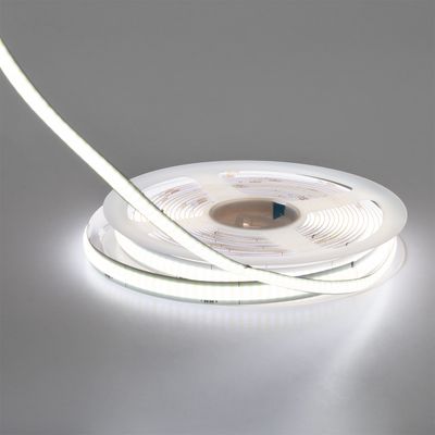 Le strisce LED forniscono un'illuminazione brillante, la striscia flessibile illumina la superficie bianca, accentuando l'illuminazione LED.