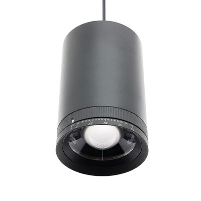 La lampada per piante FOKUS ha un angolo di apertura regolabile tra 10 e 55 gradi grazie a un anello di regolazione posto alla base della lampada.