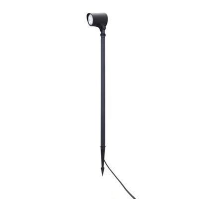 Faretto LED da esterno con attacco a picchetto nero, palo stretto e cavo di alimentazione collegato per l'illuminazione di giardini e corridoi.