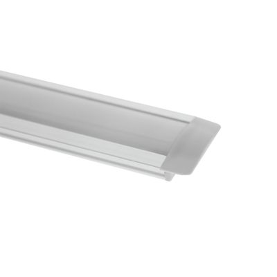 Primo piano di una moderna barra luminosa a LED bianca e nera su sfondo bianco, perfetta per un design minimalista. Ideale per soluzioni di illuminazione LED eleganti.