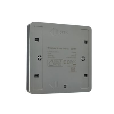 Apparecchio LED quadrato con due diffusori laterali verticali grigi su sfondo bianco per un'illuminazione ottimale.