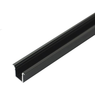 Sezione del profilo LED in alluminio, larghezza 10,5 mm, altezza 8,7 mm, base 7,4 mm, larghezza interna 5,5 mm.