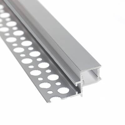 Illuminazione d'atmosfera della camera da letto moderna, strisce LED dietro un divisorio in legno, illuminazione soffusa del comodino