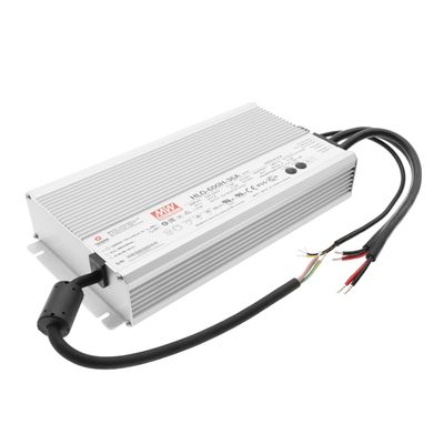 Alimentatore LED rettangolare di colore argento con design a coste, indicatore e fili multicolore che si estendono da un'estremità per soluzioni di illuminazione.