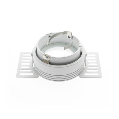 Plafoniera da incasso bianca ad alta efficienza energetica con staffe di montaggio, ideale per spazi moderni. Perfetta per le soluzioni di illuminazione a LED.