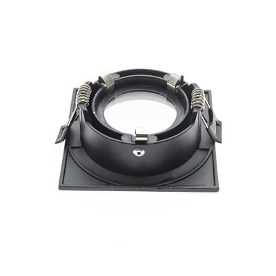 Faretto da incasso quadrato nero con molle in metallo, presentato su sfondo bianco, ideale per le moderne installazioni di illuminazione a LED.