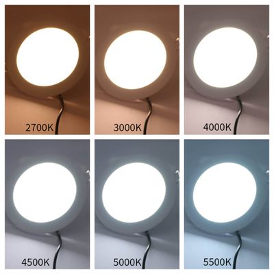 Un confronto affiancato di luci a Led con temperature di colore di 2700K, 3000K, 4000K, 4500K, 5000K e 5500K per dimostrare le opzioni di illuminazione.