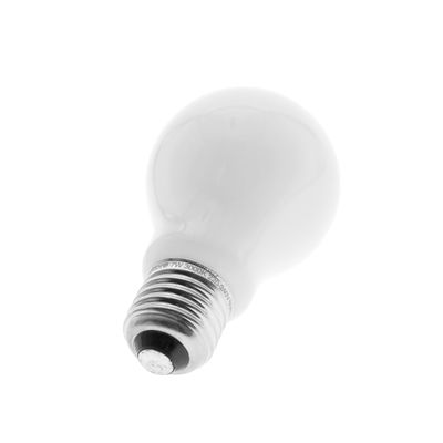 La lampada a incandescenza bianca standard, con base a vite in metallo su sfondo bianco, rappresenta l'illuminazione tradizionale in contrasto con le innovazioni LED.