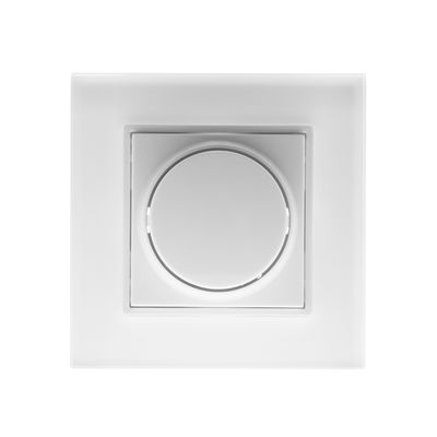 Interruttore dimmer con piastra quadrata bianca e manopola rotonda, visibile su sfondo bianco, ideale per il controllo dell'illuminazione a LED.