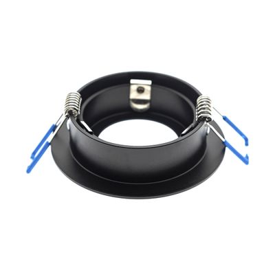 Cornice nera per downlight da incasso con clip a molla e linguette blu, per l'installazione di illuminazione a soffitto a LED.