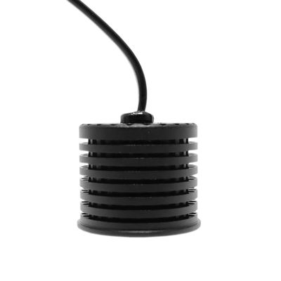 "Componente LED cilindrico nero con scanalature orizzontali e cavo di prolunga, ideale per soluzioni di illuminazione ad alta efficienza energetica".