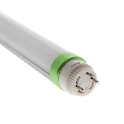 Tubo fluorescente con cappuccio verde e pin metallico, perfetto per soluzioni di illuminazione a LED ad alta efficienza energetica. Lo sfondo bianco mette in evidenza i dettagli.