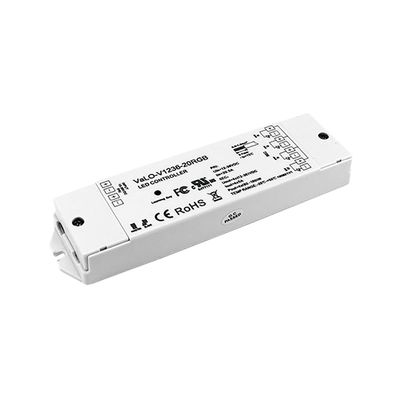 Controller LED rettangolare con porte multiple, dati tecnici etichettati, marchi di certificazione e numero di modello per un controllo efficiente dell'illuminazione. Acquistate ora nel nostro negozio di LED.