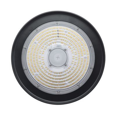 Apparecchio LED rotondo di colore nero con diverse piccole lampadine in cerchio, visto dal basso. Una soluzione di illuminazione industriale moderna ed efficiente dal punto di vista energetico.
