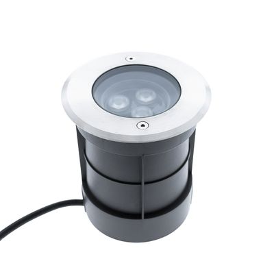 Lampada a LED rotonda con cornice argentata, alloggiamento nero e cavo di alimentazione, ideale per i sentieri del giardino e l'illuminazione esterna.