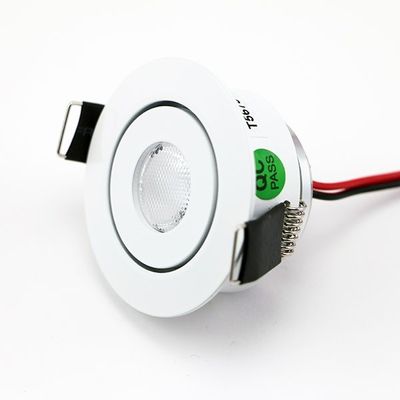 Apparecchio LED bianco rotondo con fili, con adesivo "QC PASS" sul lato per garantire la qualità. Perfetto per soluzioni di illuminazione moderne.