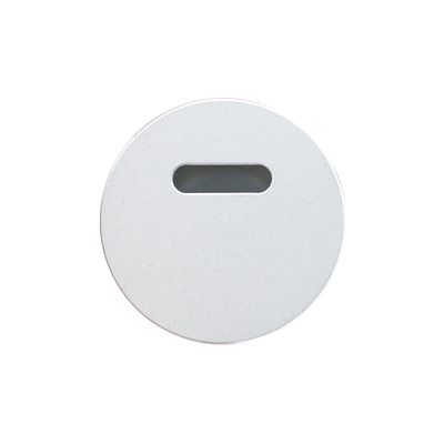 Apparecchio LED rotondo piatto in argento con scanalatura ovale, ideale per soluzioni di illuminazione contemporanea.