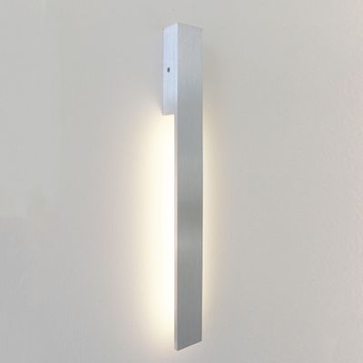 Lampada da parete Line 400 con illuminazione.