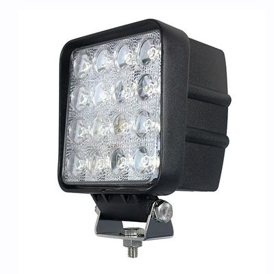 Luce da lavoro a LED quadrata con 16 lampadine in una staffa regolabile per un montaggio versatile, ideale per officine e lavori all'aperto.