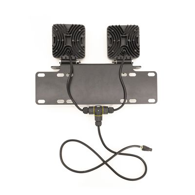 Luci a doppio LED con staffa di montaggio e cavi a innesto per una rapida installazione sul veicolo - efficienza energetica, luminosità e durata.