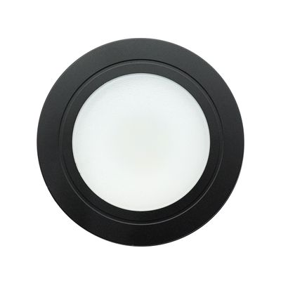 Plafoniera rotonda a LED di colore nero con diffusore smerigliato, vista dal basso - una soluzione di illuminazione moderna per interni eleganti.