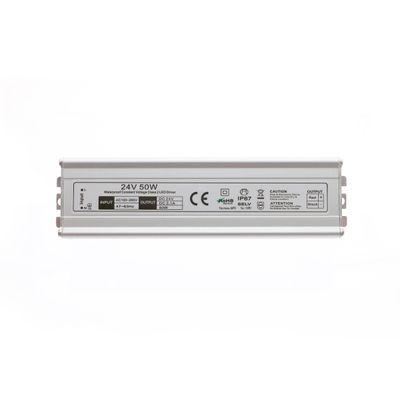 Controller LED, 24V 50W, rettangolare; pannello frontale con etichette di certificazione e specifiche, ideale per soluzioni di illuminazione LED efficienti e affidabili.