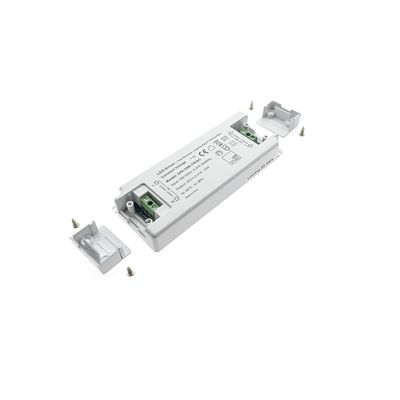 Unità di controllo LED con connettori di cablaggio, tappi a vite e viti di fissaggio per l'installazione dell'illuminazione.