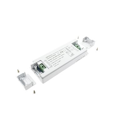 Controller LED con connettori verdi, minuteria di montaggio e due tappi terminali. Ideale per soluzioni di illuminazione efficienti e di facile installazione.