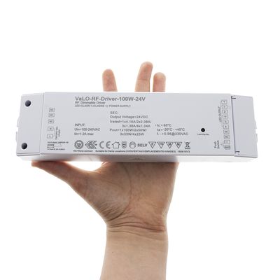 Testo alternativo: "Driver LED portatile VaLO-RF-Driver-100W-24V con pulsanti di controllo e specifiche dettagliate per un'illuminazione LED efficiente".
