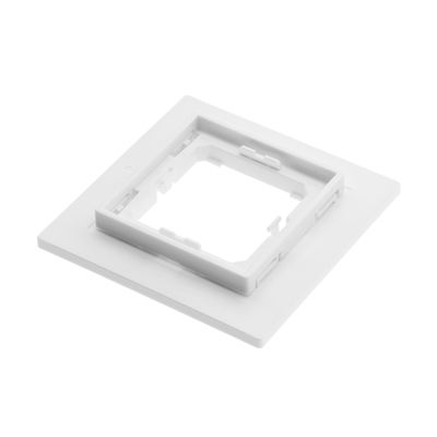 Testo alternativo: cornice LED quadrata in plastica bianca con ritagli al centro su sfondo piatto, ideale per soluzioni di illuminazione moderne e design minimalista.
