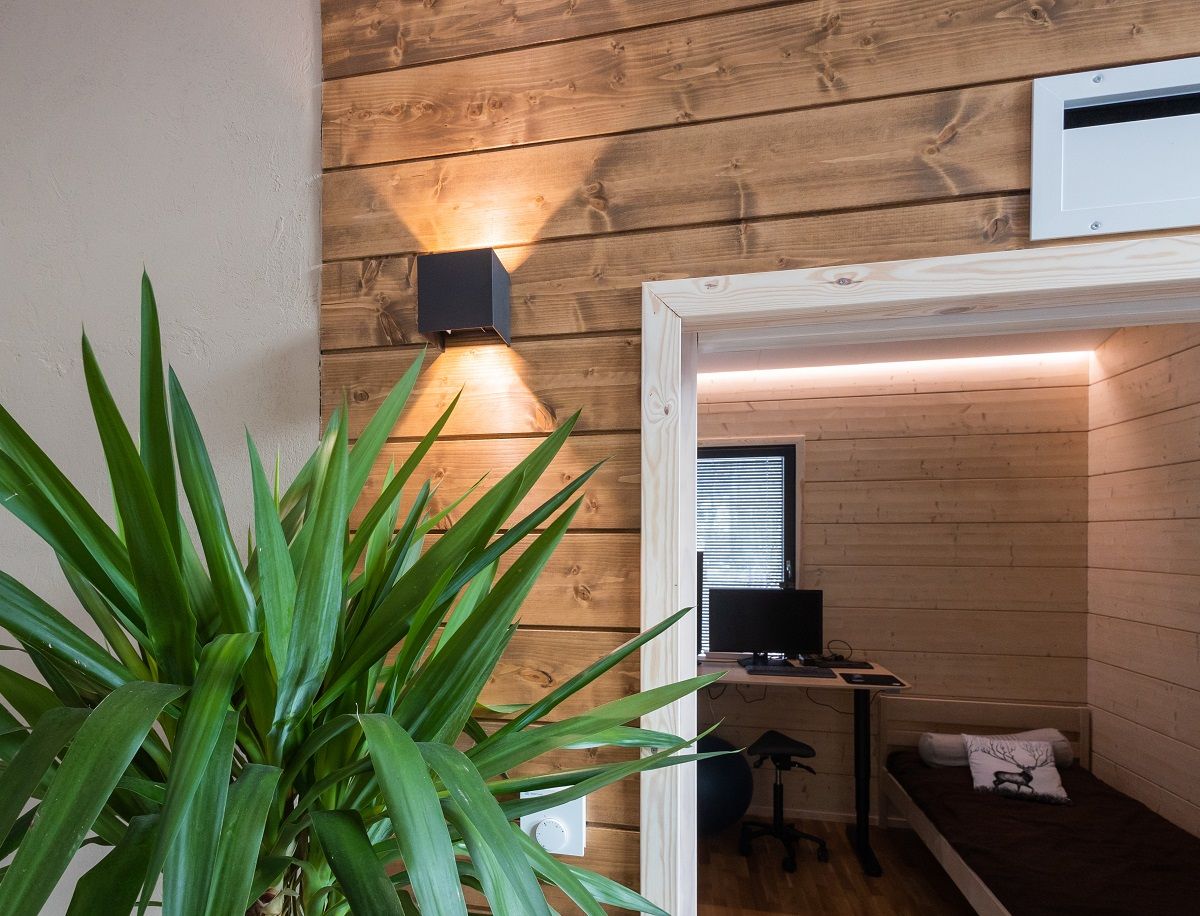 Illuminazione di una bella casa in legno