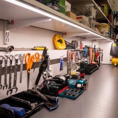 Illuminazione a led per garage e magazzini
