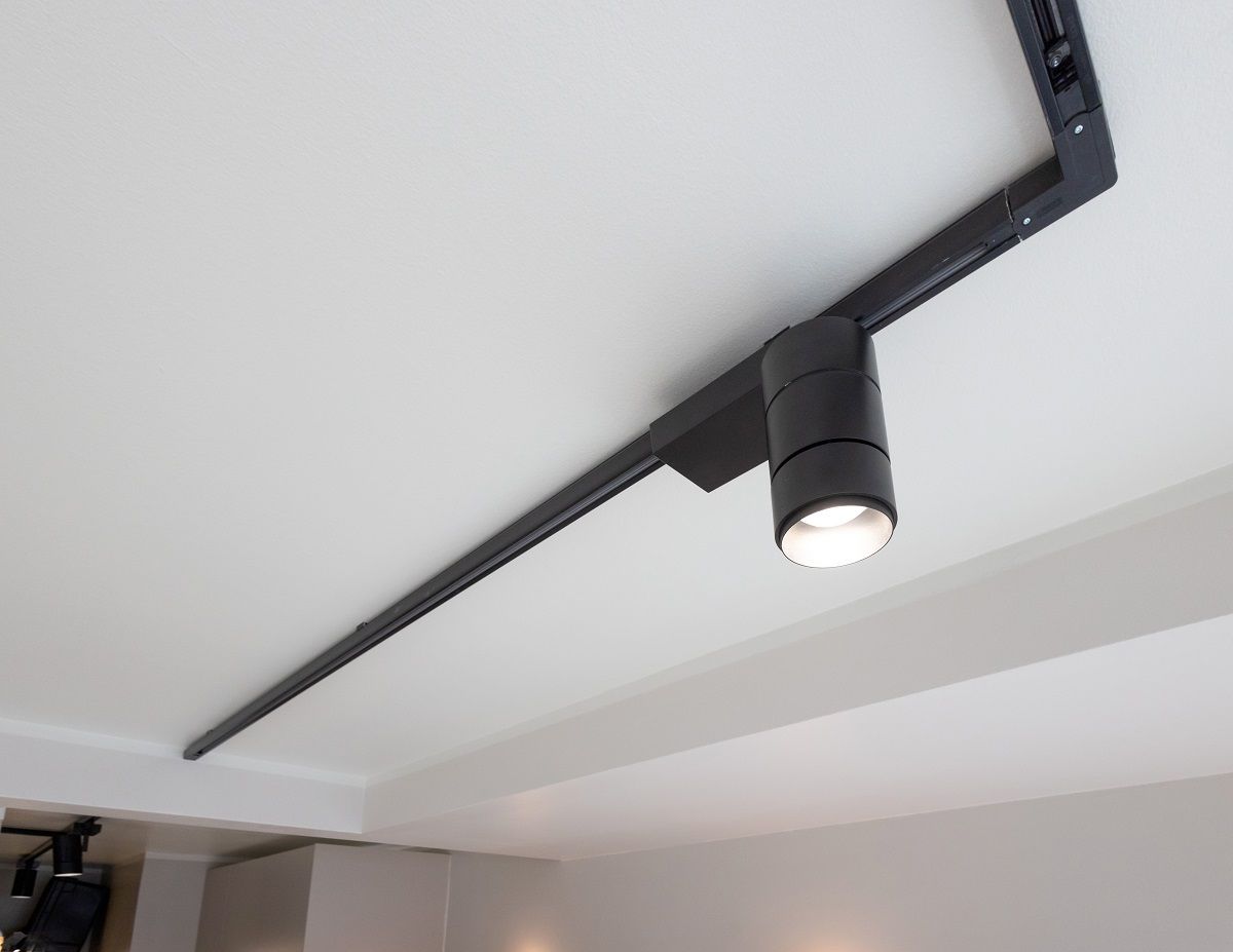 Faretto trifase su binario rivolto direttamente verso il basso LedStore.fi