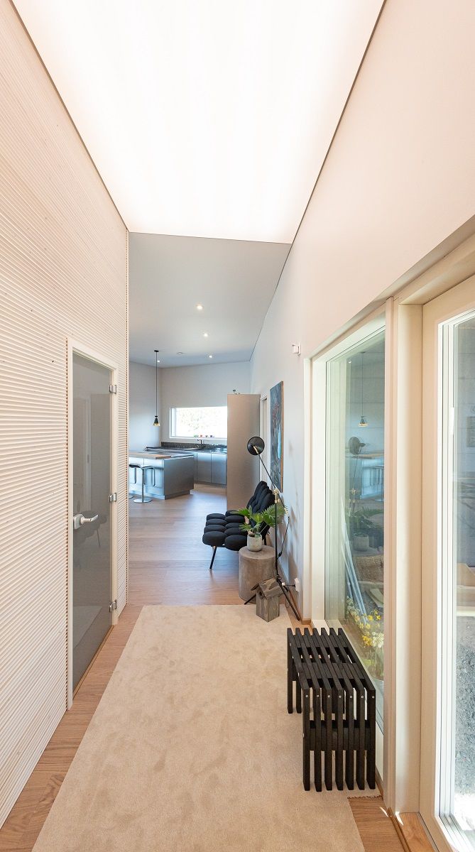 10 L'illuminazione di un corridoio è uniforme ed efficiente ma non abbagliante LedStorefi