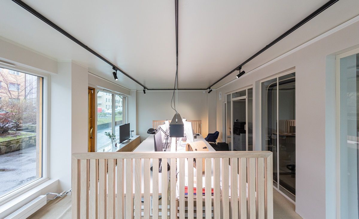 La cornice di una lampada da tavolo è stata dipinta nella tonalità desiderata LedStore.fi