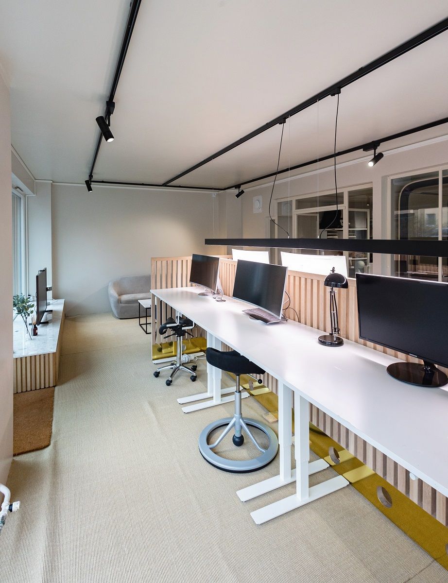 L'altezza dell'apparecchio da lavoro può essere regolata liberamente tramite funi metalliche LedStore.fi