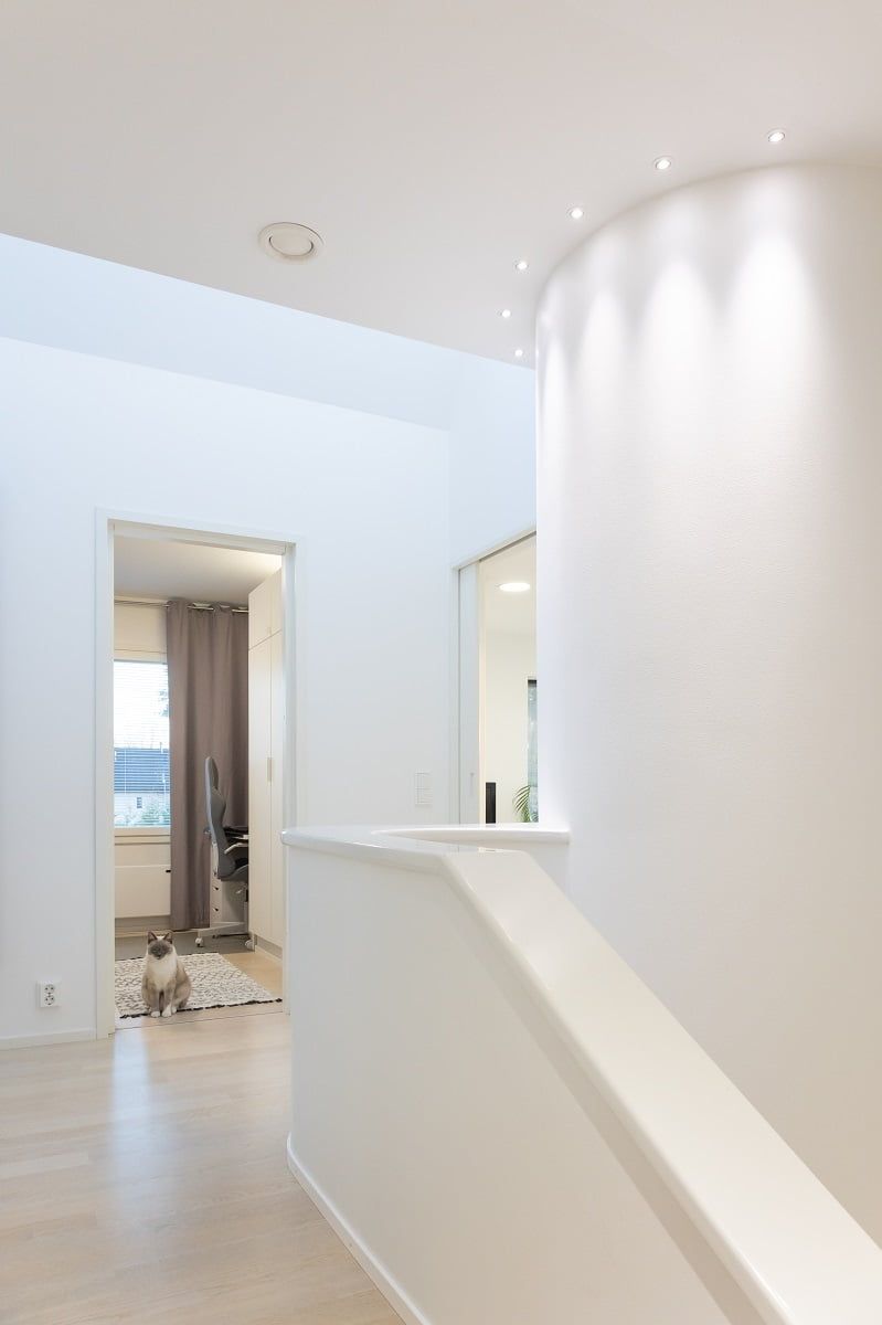 L'elemento che cattura l'attenzione al piano superiore è uno splendido pilastro, accentuato da una serie di spot direzionali. ©LedStore