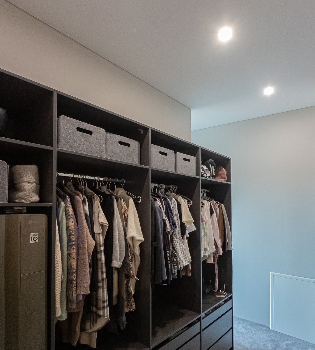 17 faretti LedStorefi nel corridoio di un guardaroba