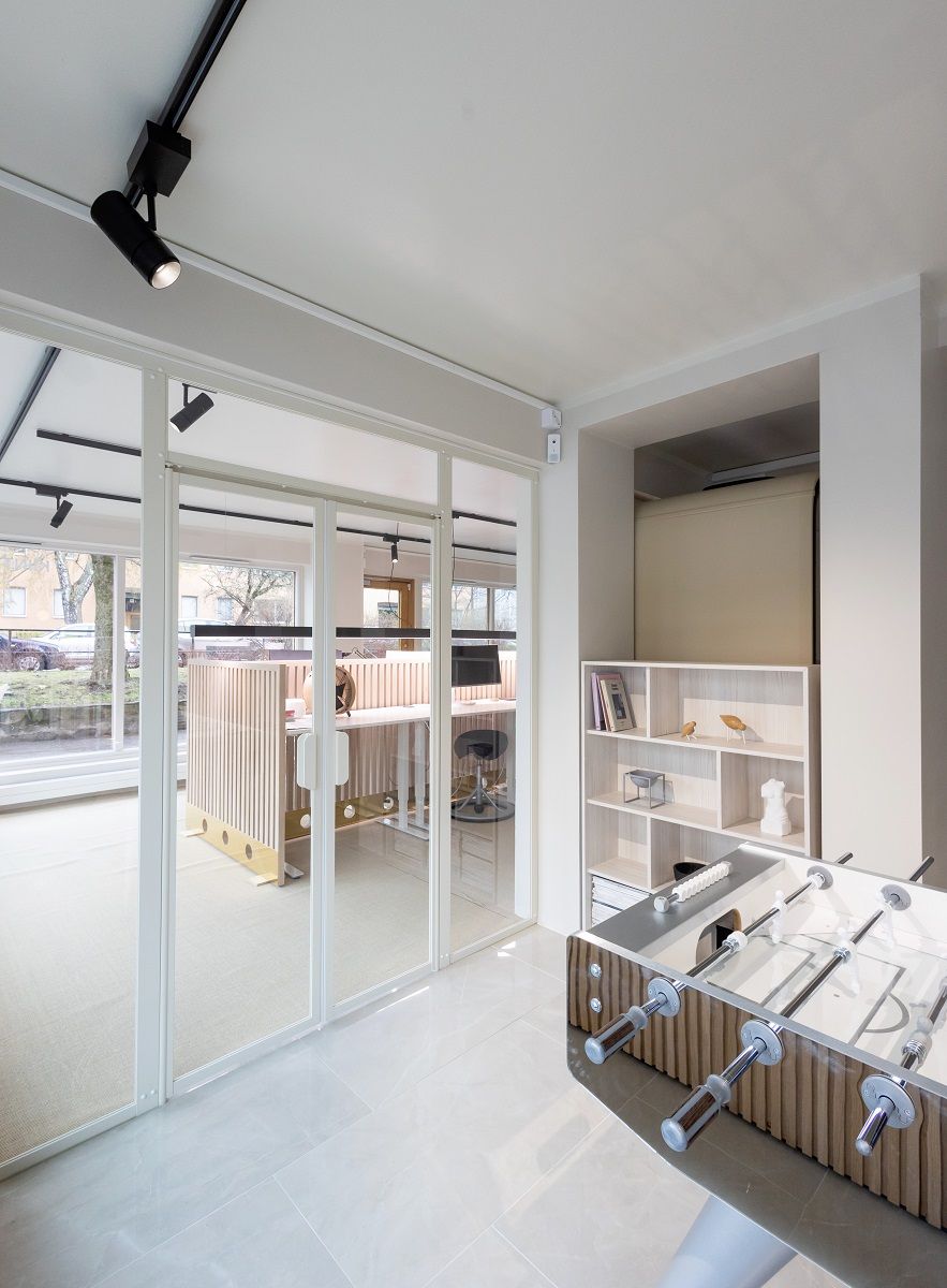 Le luci a binario si trovano in stanze diverse dietro un interruttore diverso Possono essere collegate ad esempio a un sensore di movimento LedStore.fi