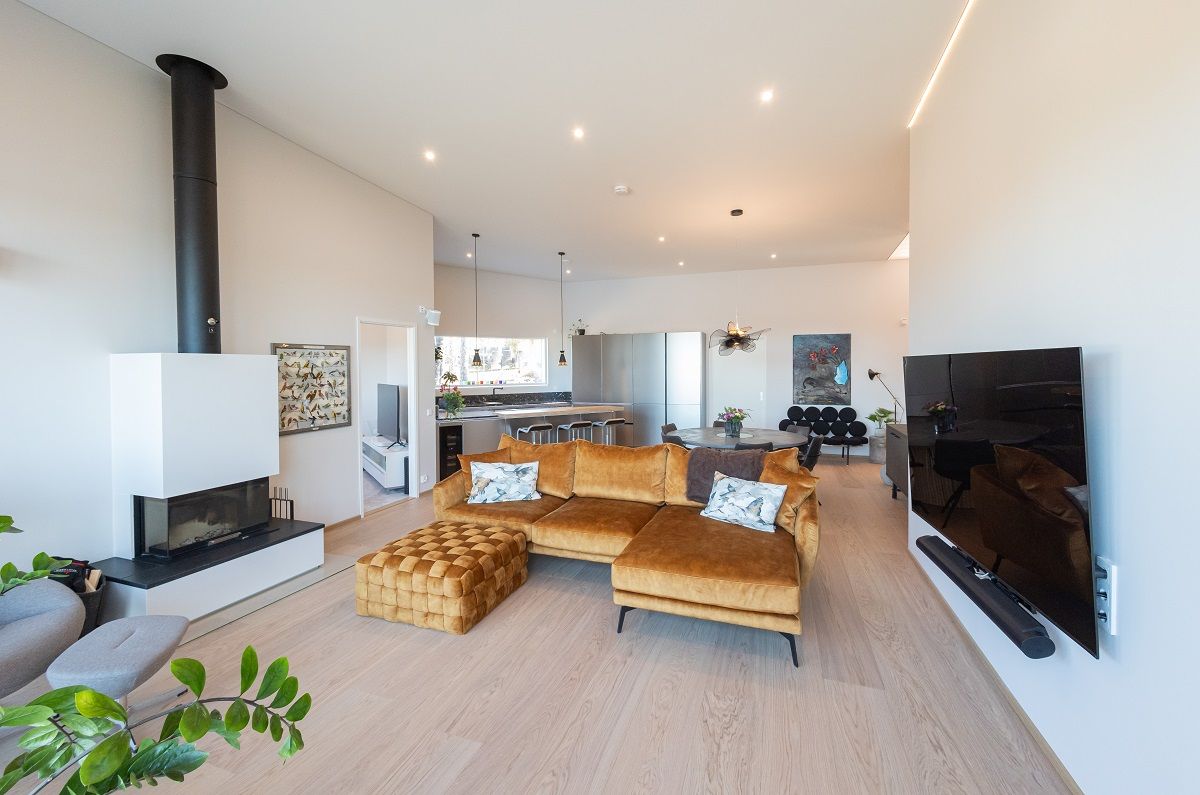 19 Illuminazione generale da spot e strisce LED intorno al bordo del soffitto teso LedStorefi