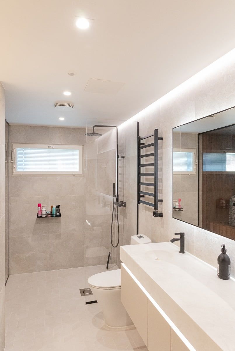 Luce sufficiente in uno spazio ristretto per aumentare il senso di spazio. Come luce generale, impermeabile 9W bianco Base fissa. © LedStore