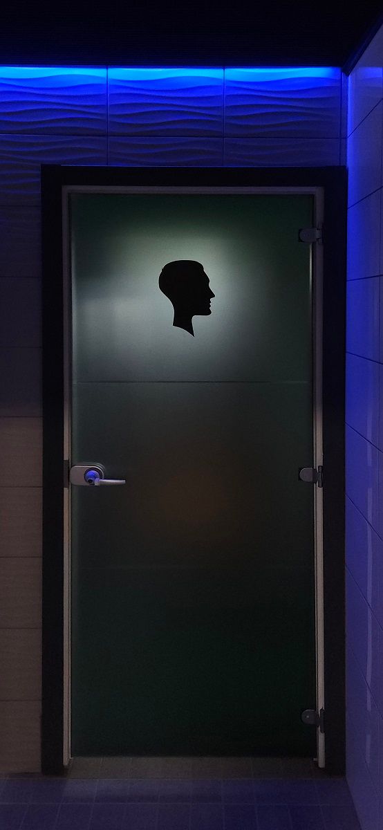 Ingresso lato uomo con illuminazione elegante con nastro immagine Punchers