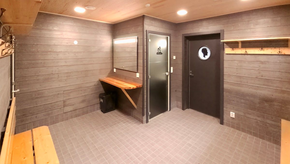 L'illuminazione dello spogliatoio è piatta, luminosa e dimmerabile immagine I Goonies