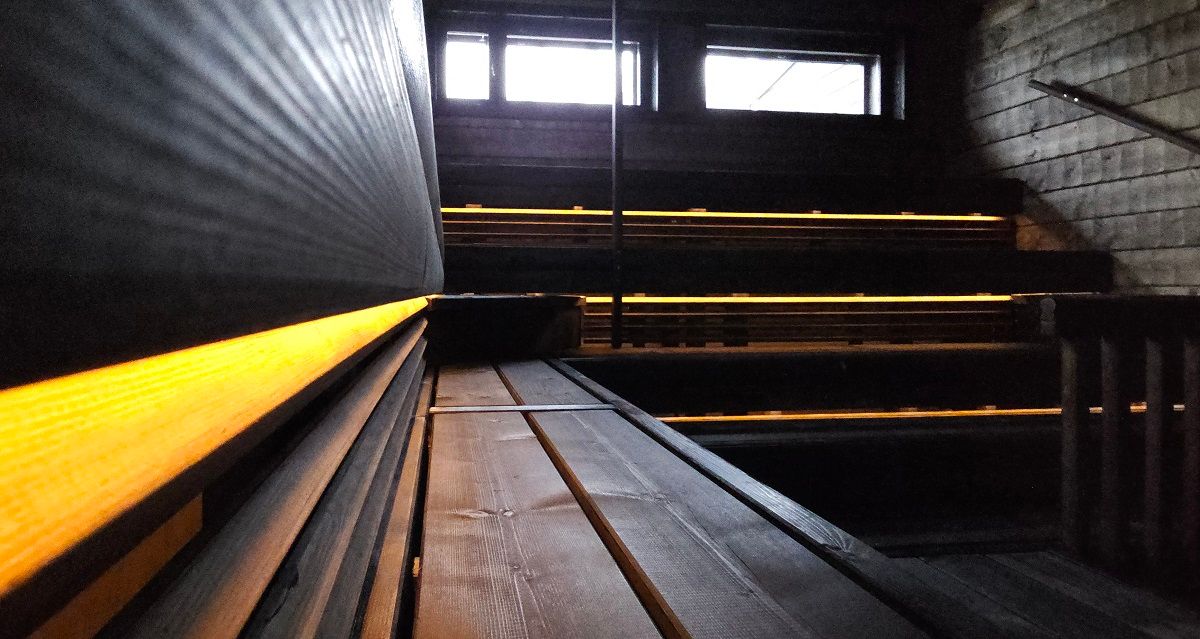 Primo piano di una striscia di led, montata indirettamente, in modo che la striscia sia anche leggermente protetta dal fuoco diretto immagine, Punchers